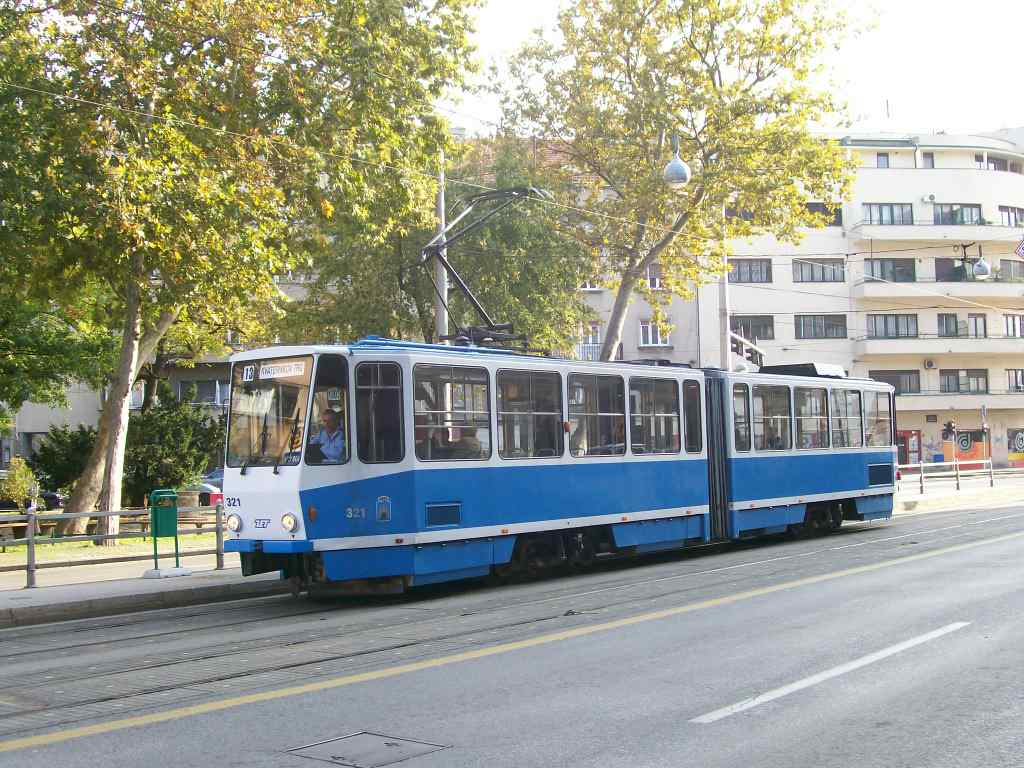Tramvaj (ZET) TMK 301 (Katica) Tatra (KT4YU) čehoslovačke proizvodnje prometuje od 1985. godine